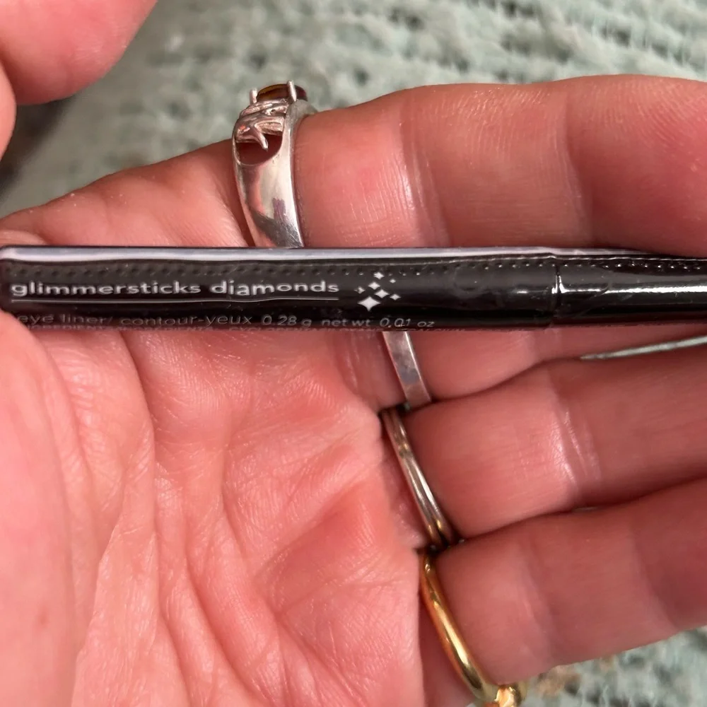 Avon Glimmersticks Diamonds. Black Ice.